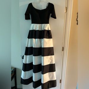 A luxurious dress! The picture is not giving it what it deserves.